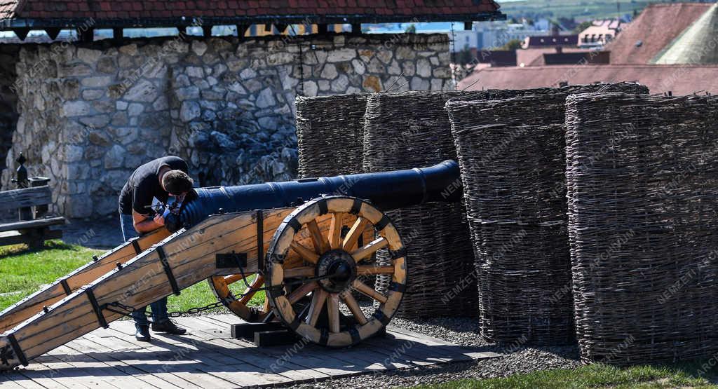 Városkép - Eger - Ágyúállás a várban