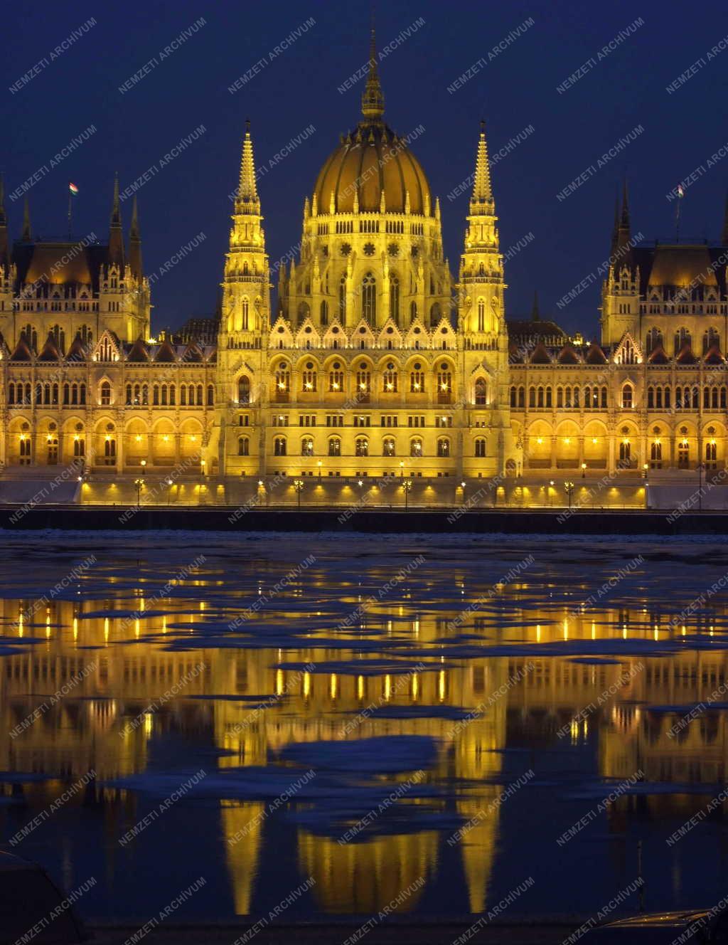 Budapest - Városkép - A Parlament