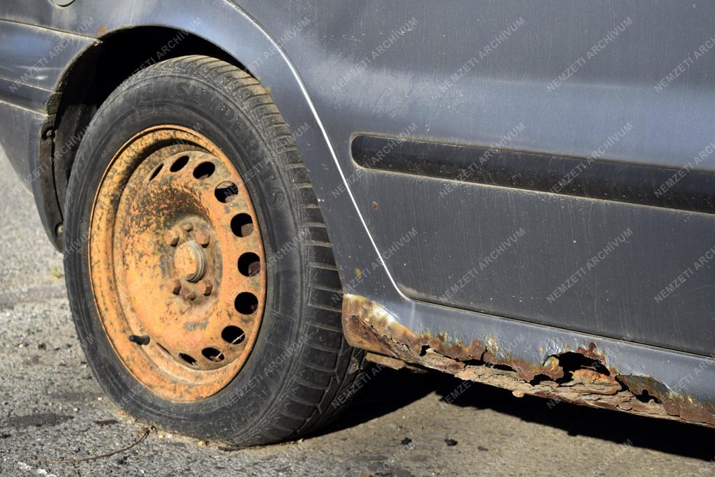 Közlekedés - Budapest - Autóroncs