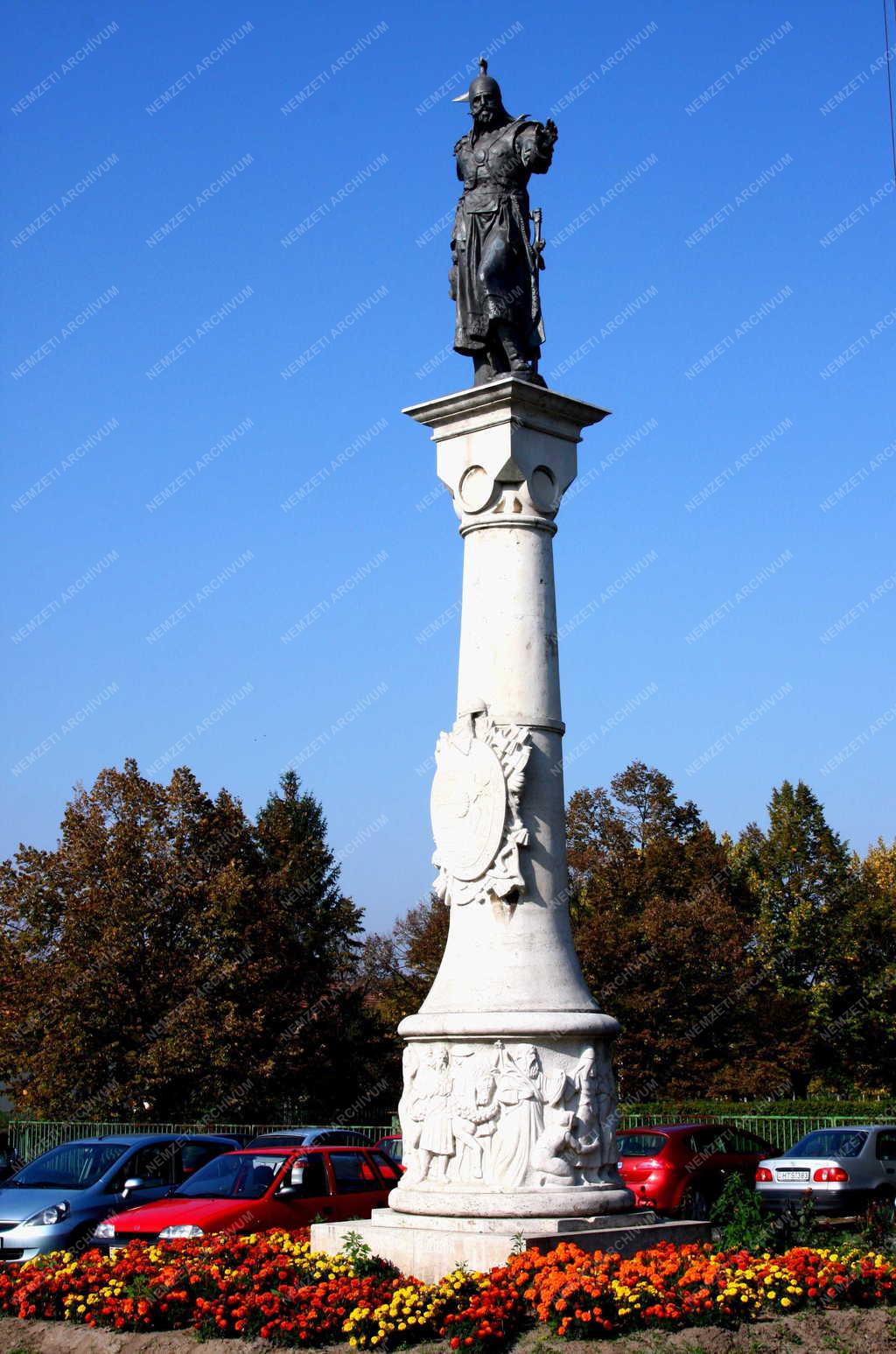 Ráckeve - Árpád-szobor