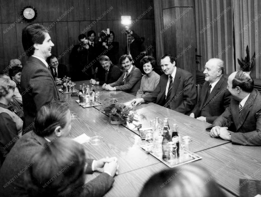 Kádár János látogatása Angyalföldön