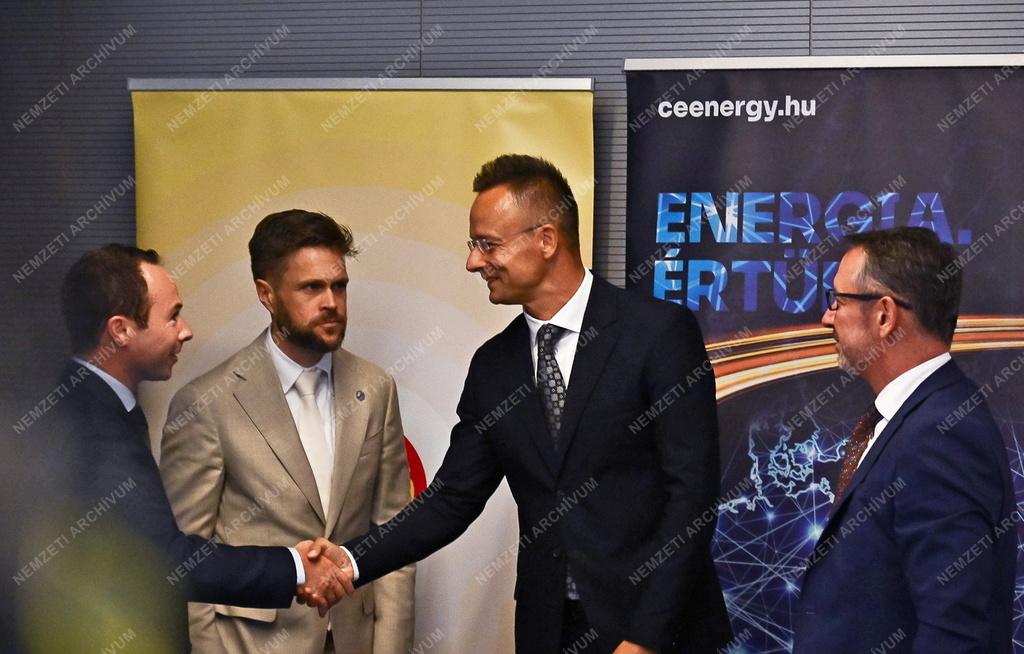 Magyarország hosszú távú földgázvásárlási szerződést írt alá a Shell-lel