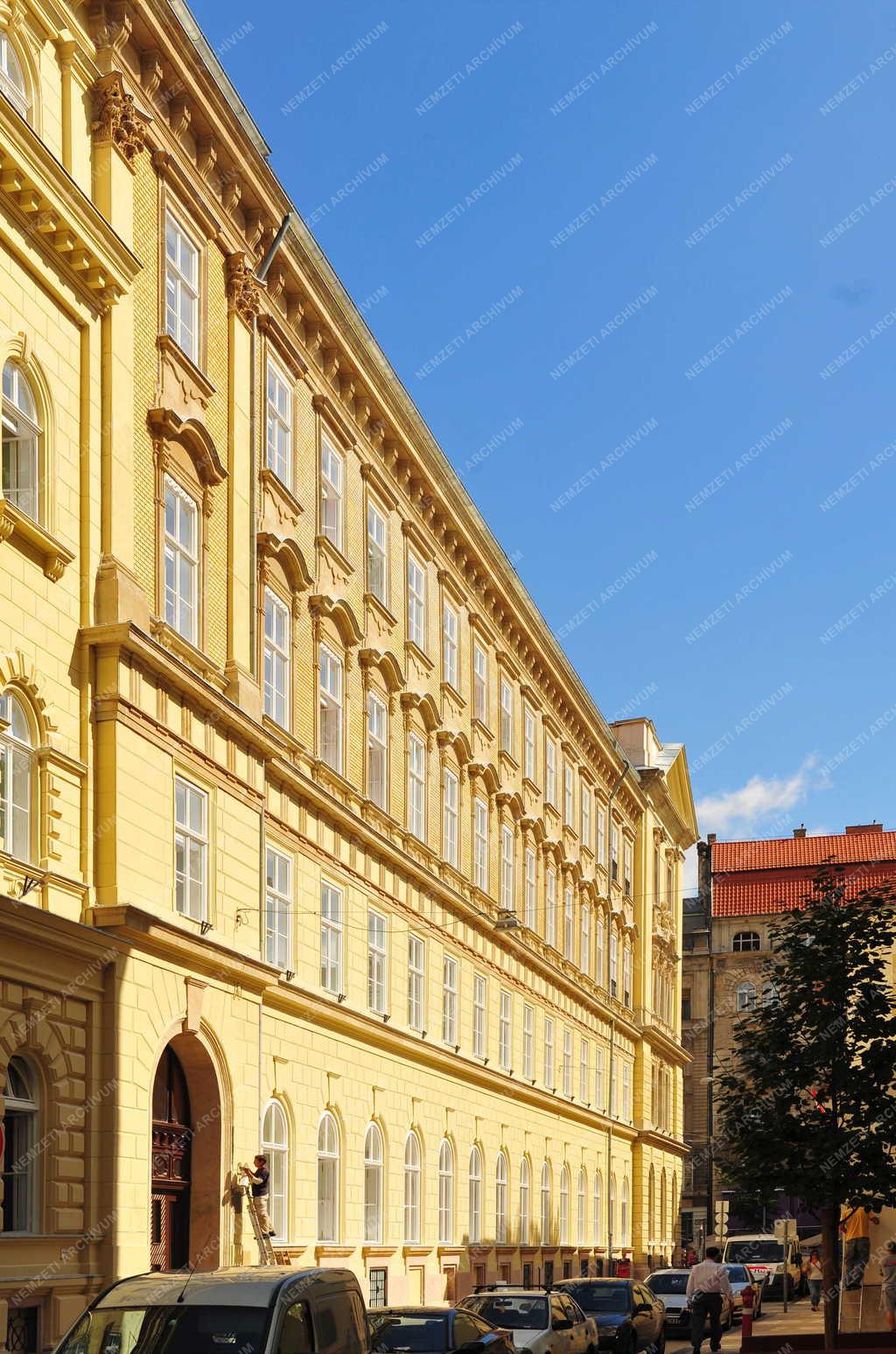 Oktatás - Budapest - Az ELTE épülete