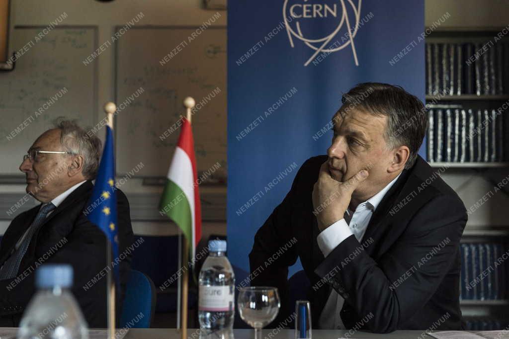 Orbán Viktor a genfi CERN-központban