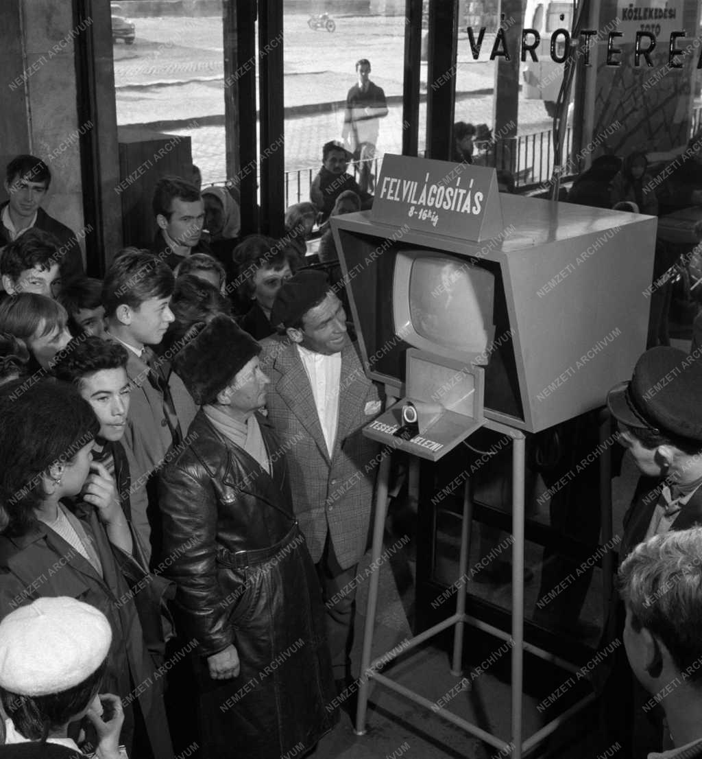 Közlekedés - Televíziós utastájékoztatás a székesfehérvári MÁVAUT pályaudvaron