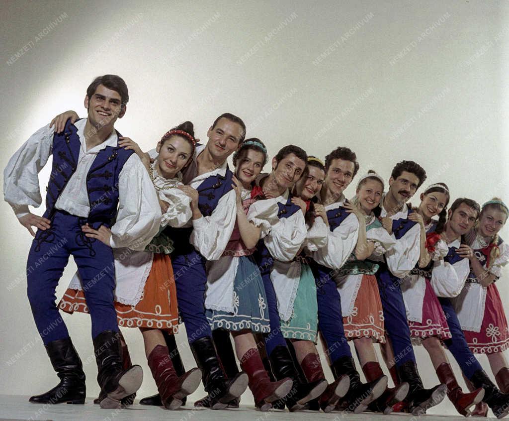 Kultúra - Néphagyomány - Magyar Állami Népi Együttes