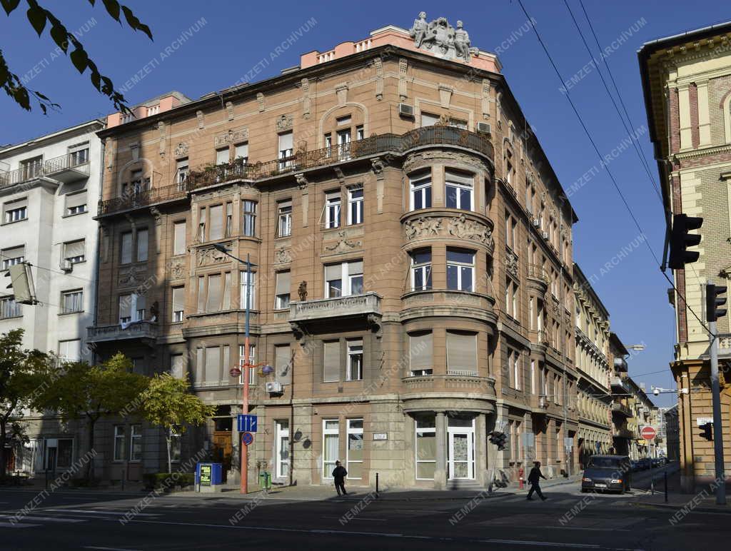 Épület - Budapest - Thék Endre bútorasztalos műhelyháza