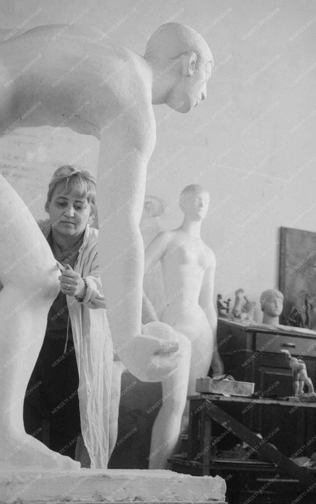 Kultúra - Veszely Jelena szobrászművész