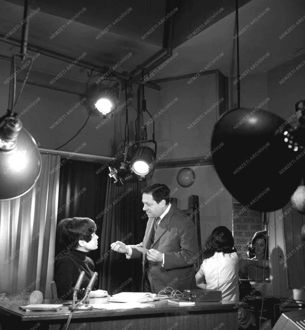 Média - Televízió - Bemondók és riporterek továbbképzése