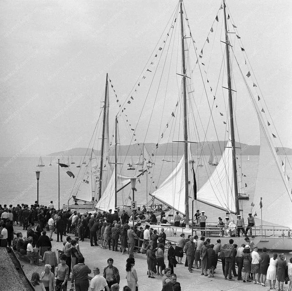 Vitorlás évadnyitó a Balatonon