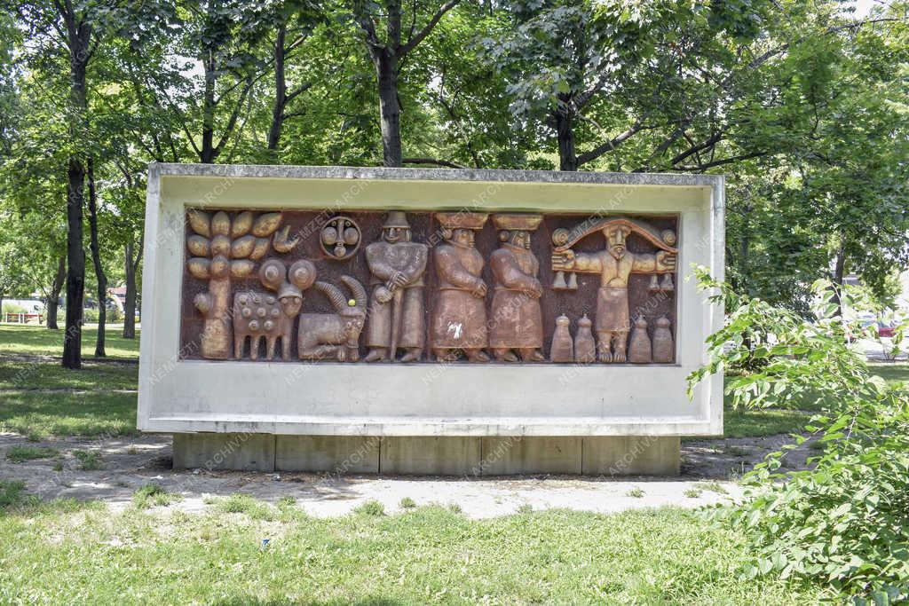 Művészet - Budapest - Göcsej-dombormű