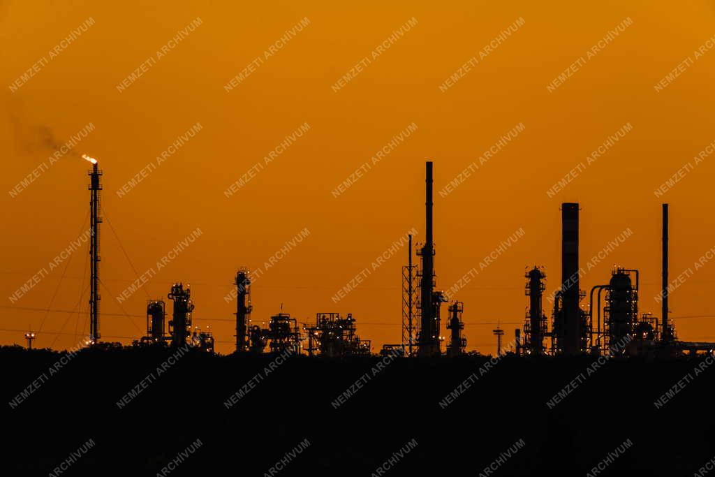 Ipar - A Mol Nyrt. százhalombattai Dunai Finomítója