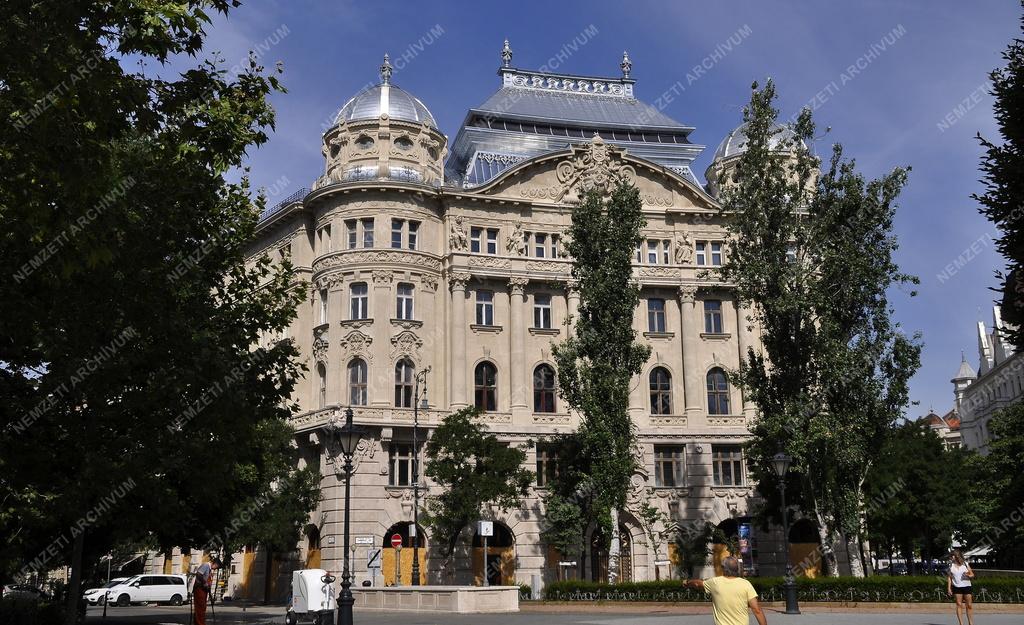 Műemlékvédelem - Budapest - Megújul az Adria-palota