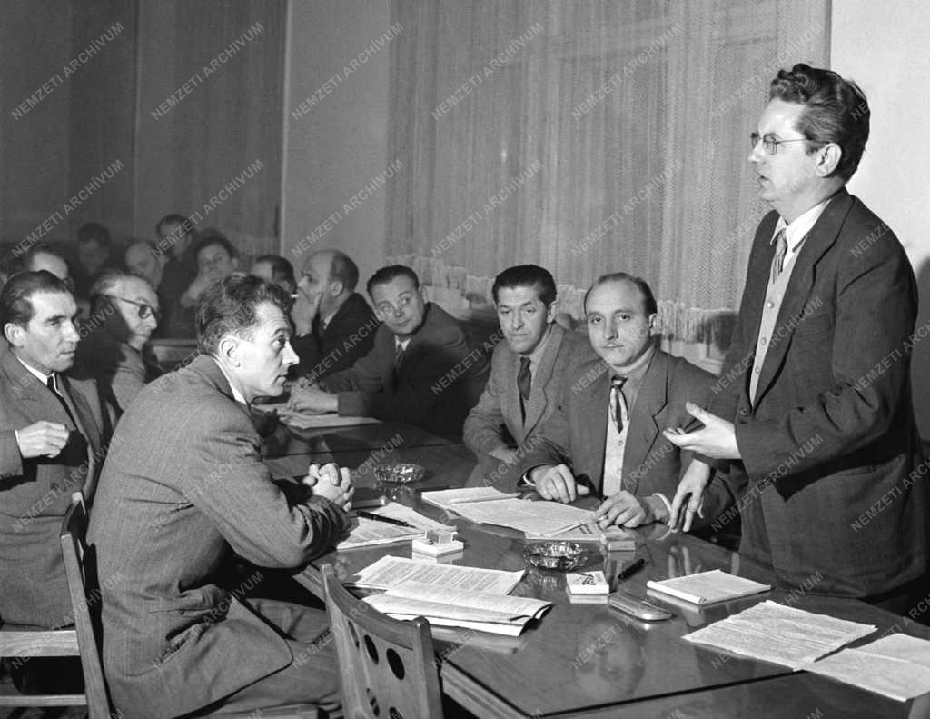 Történelem - Politika - Szakszervezet - Munkásönkormányzati ülés