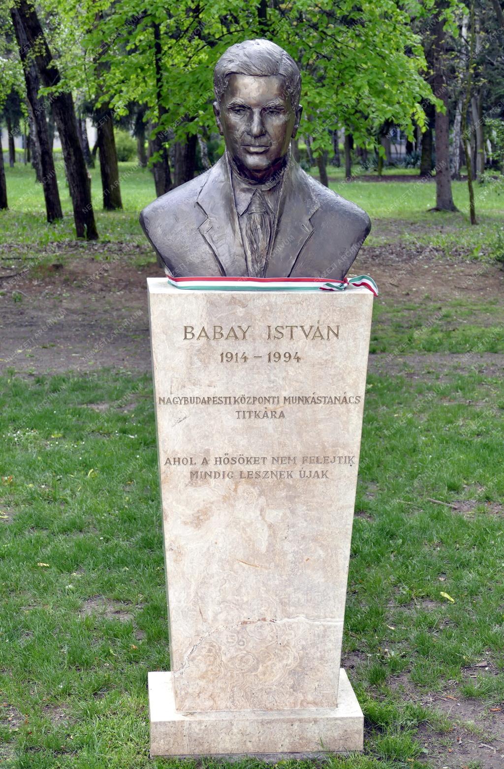 Emlékezés - Budapest - Babay István szobra Erzsébetligetben