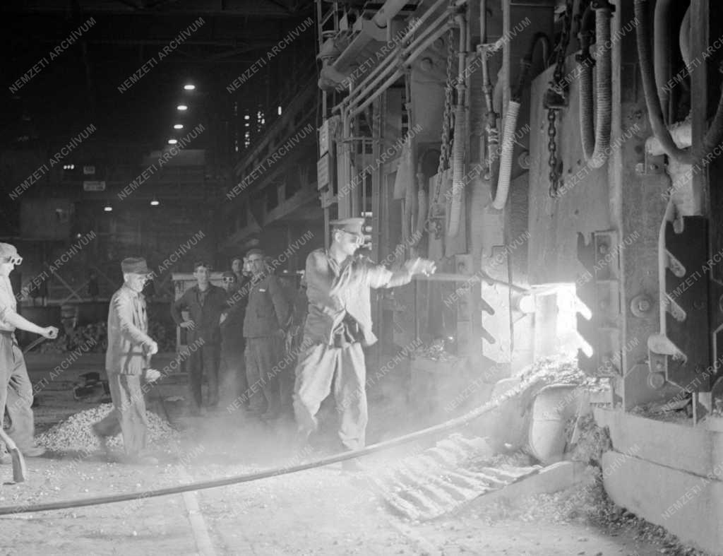 Ipar - Ózdi Kohászati Üzemek