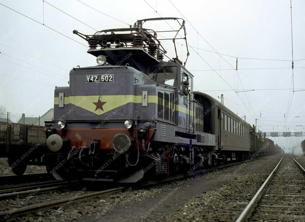 Közlekedés - MÁV V42 villamosmozdony