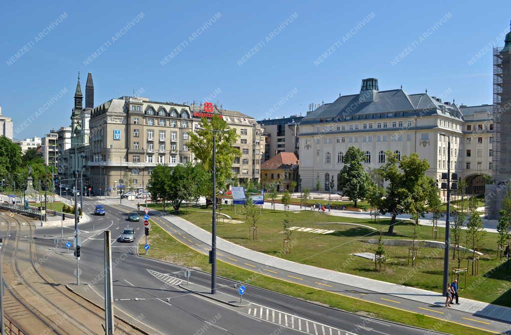 Budapest - Városkép - Március 15 tér