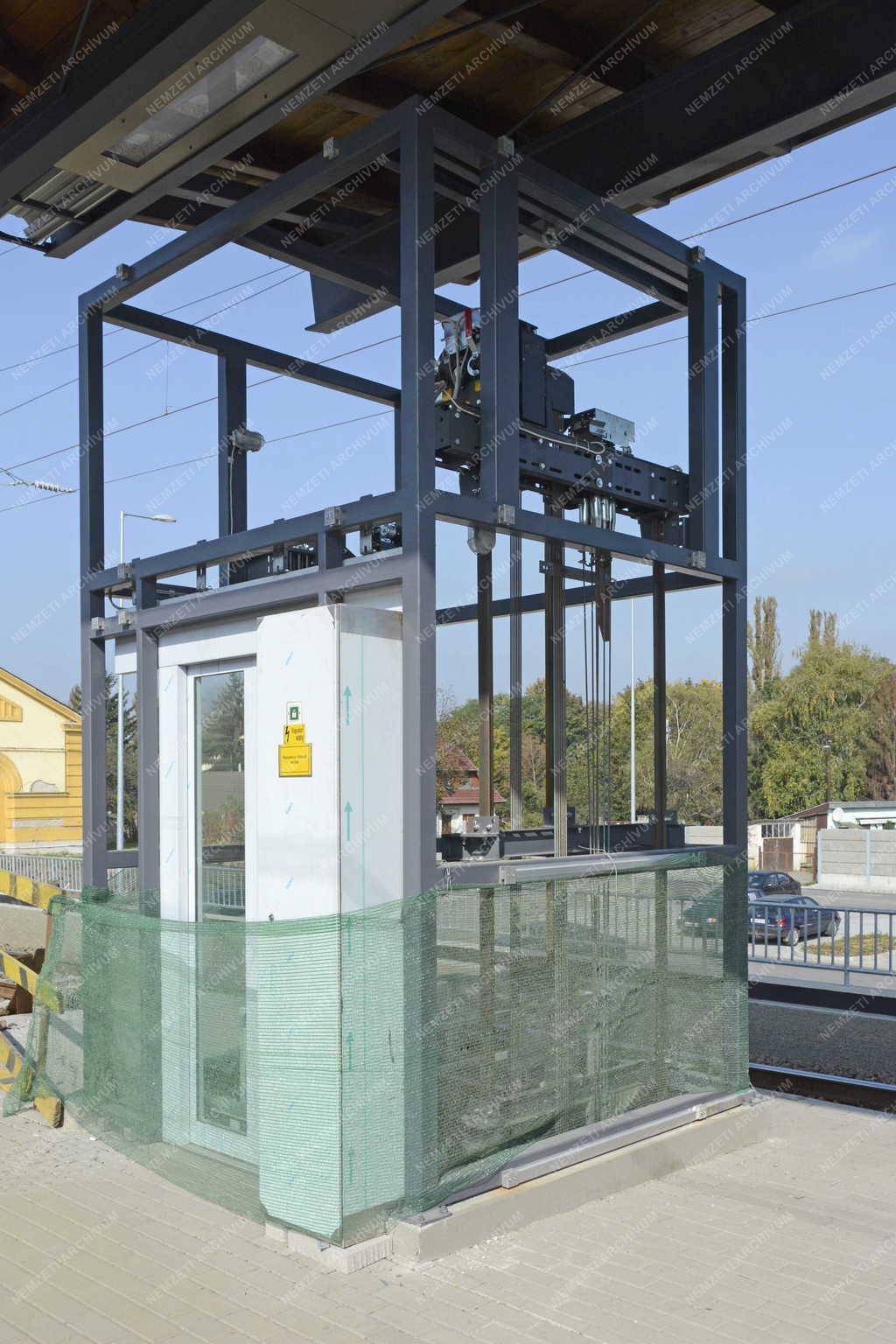 Felújítás - Vác - Megújul a váci vasútállomás