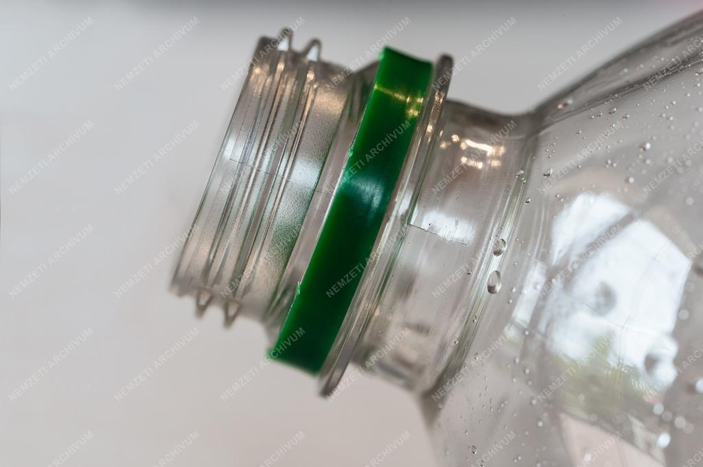 Tárgyfotó - PET palackos ásványvíz