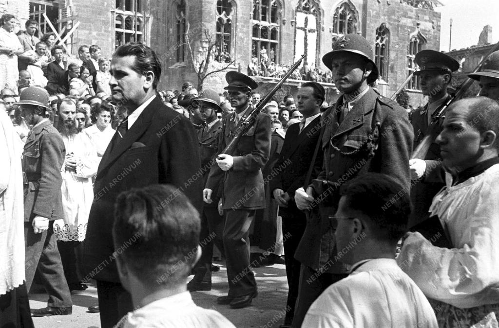 Vallás - Egyházi ünnep