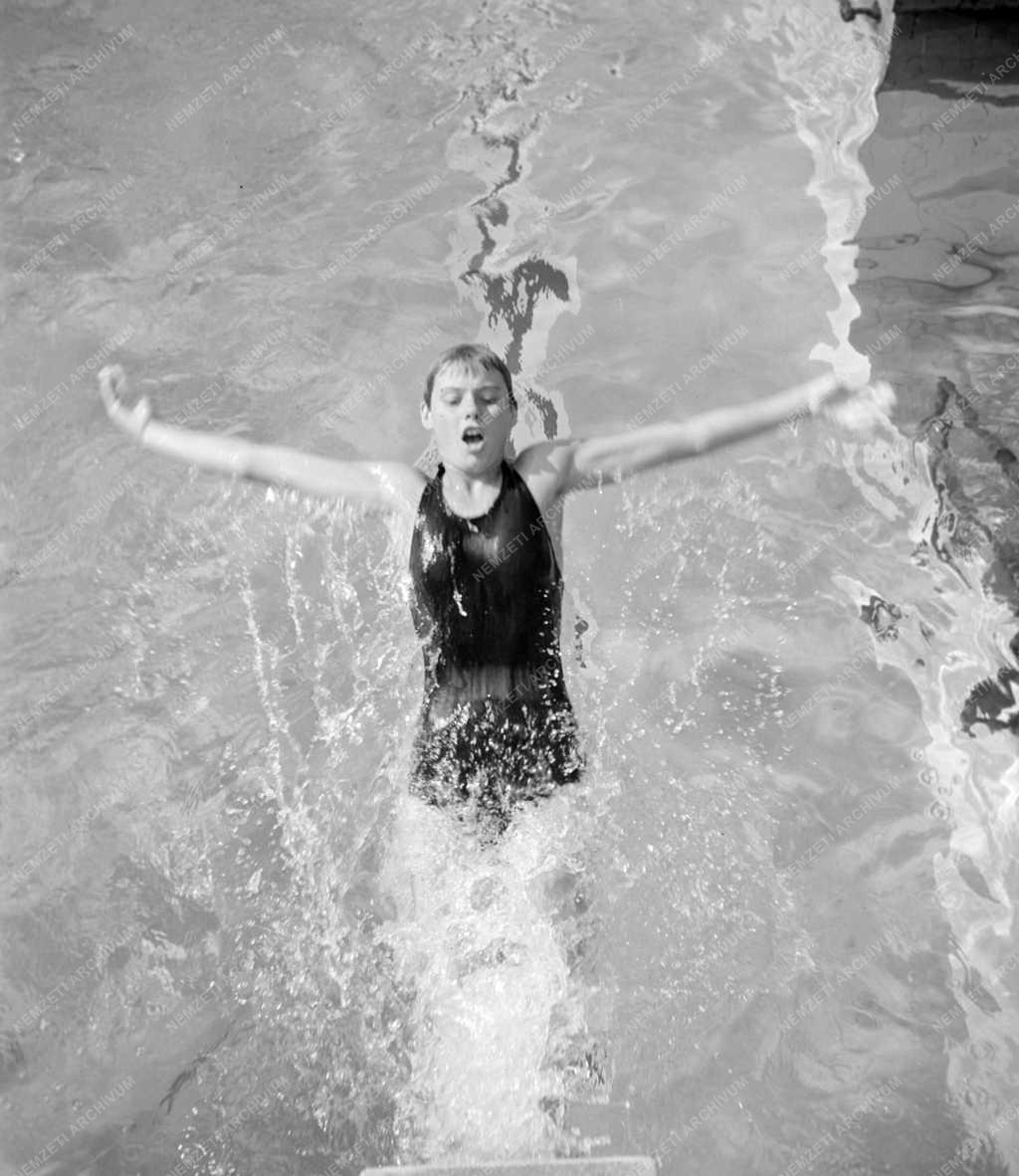Sport - Boros Katalin úszó