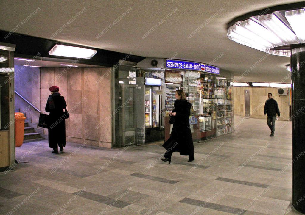 Tömegközlekedés - Astoria aluljáró