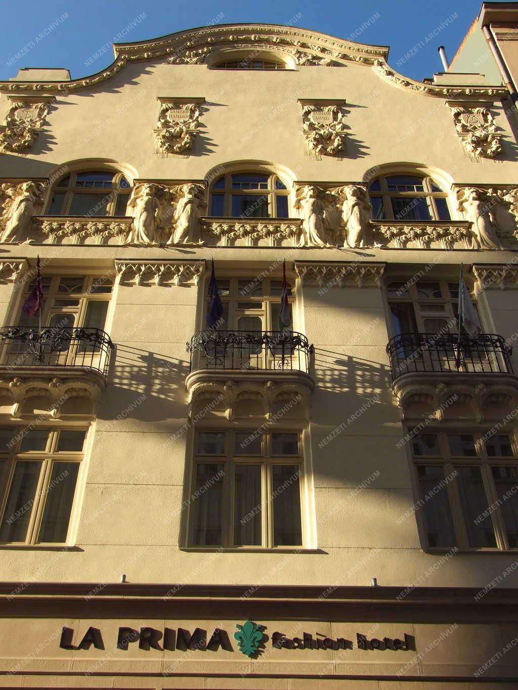 Szálláshely - Patinás szálloda - A La Prima Fashion Hotel