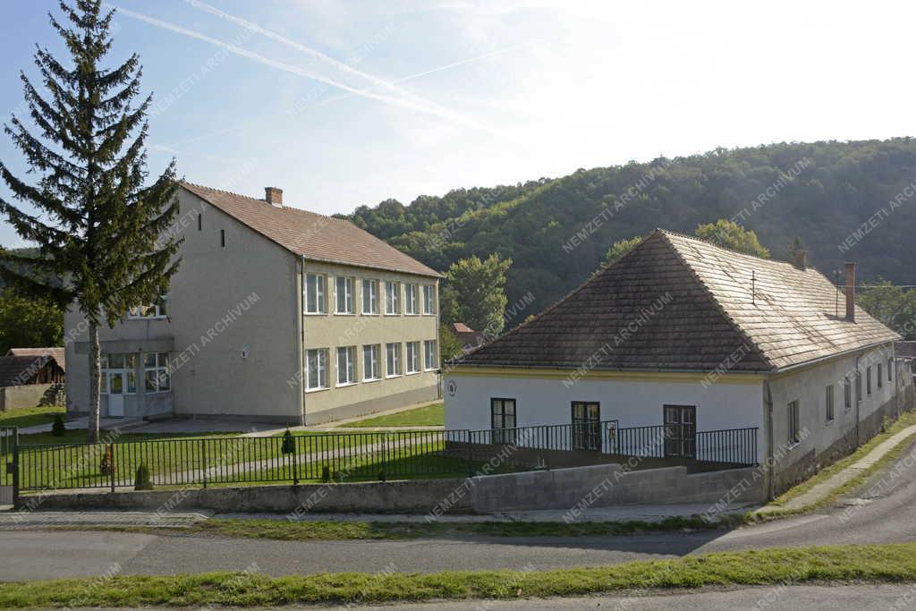 Oktatási létesítmény - Kemence - Általános Iskola