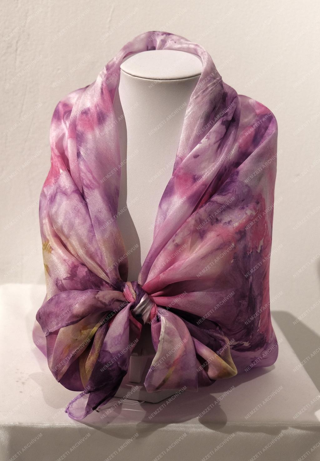 Kultúra - Budapest - Andrásiné Pocsalyi Julianna lakberendező, képzőművész kiállítása