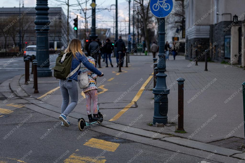Közlekedés - Budapest - Roller