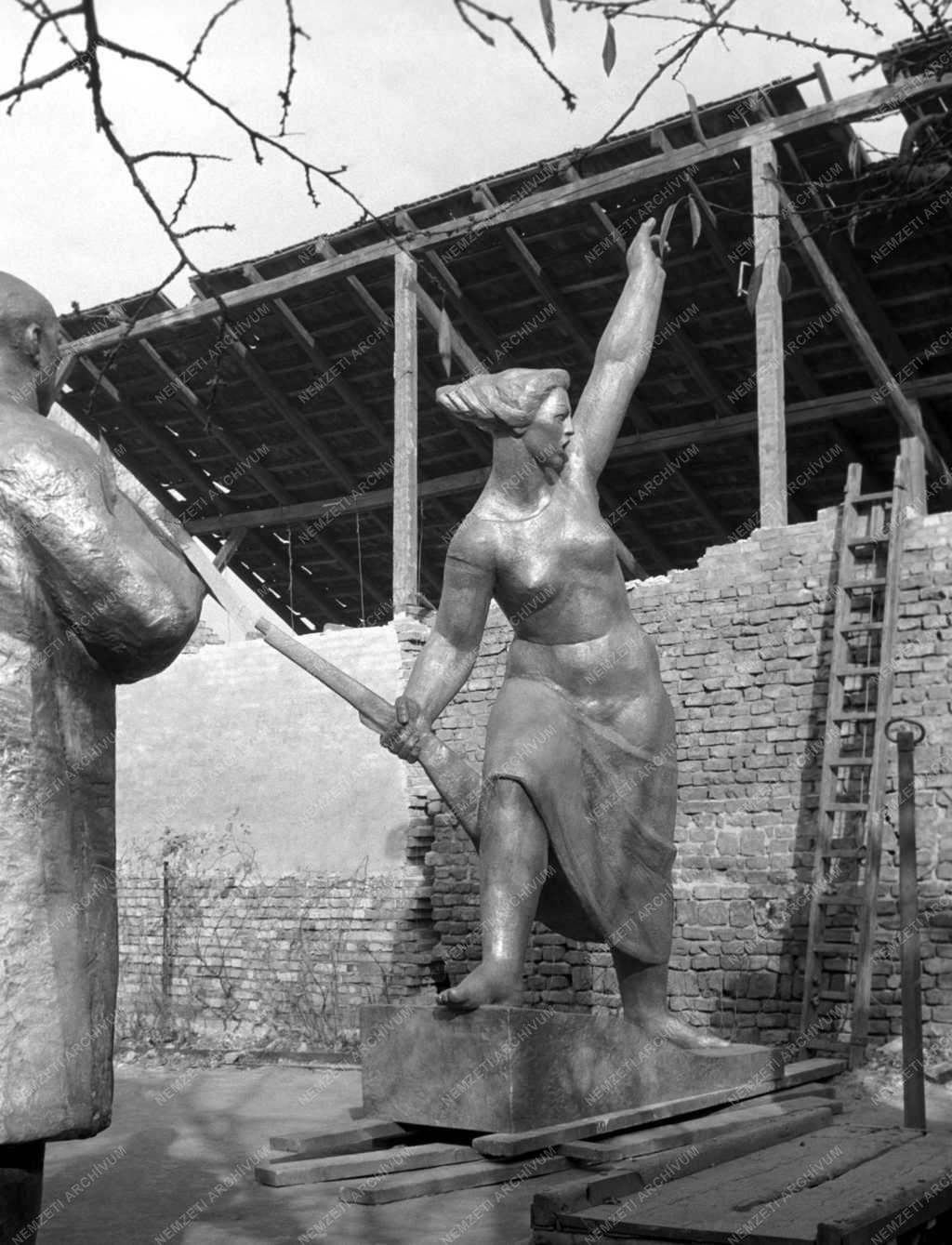 Kultúra - Tanácsköztársasági Emlékmű készül Kecskemétre