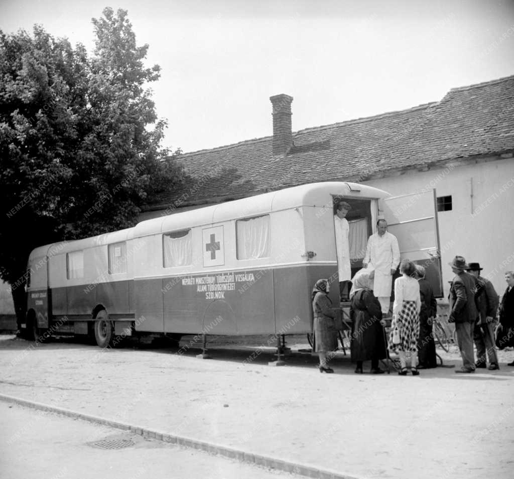 Egészségügy - Tüdőszűrő autóbusz
