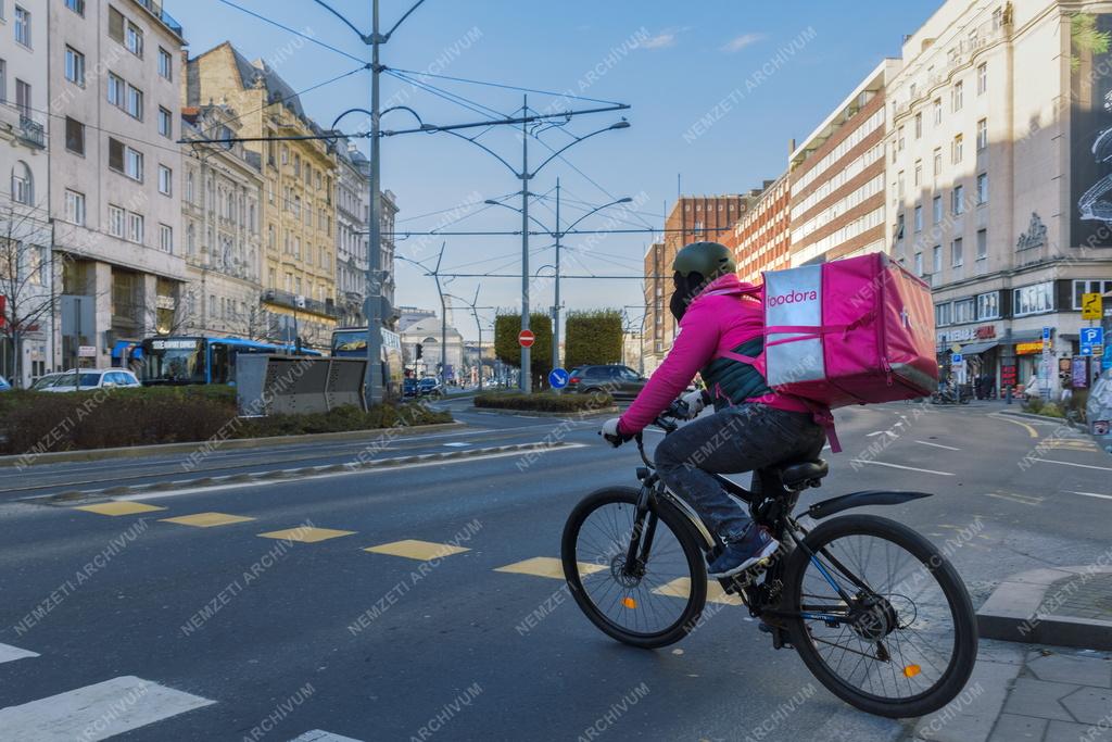 Városkép - Budapest - Ételfutár