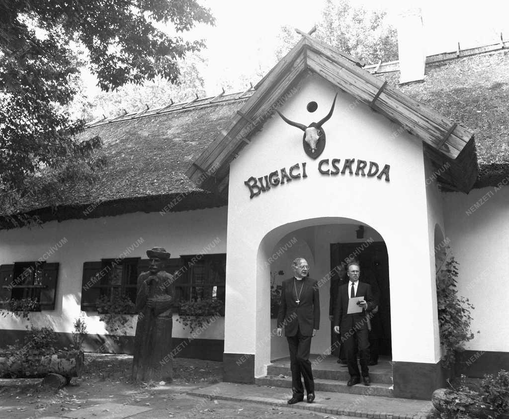 Külpolitika - A canterbury érsek látogatása
