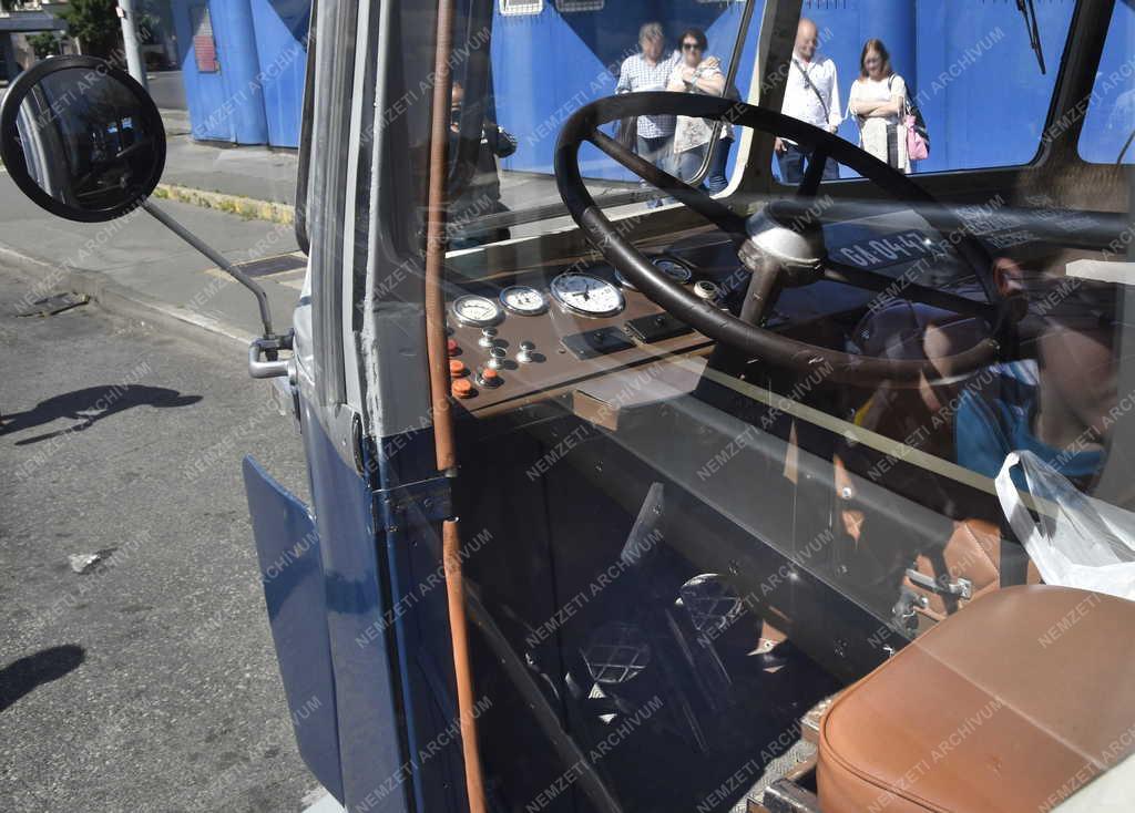 Közlekedés - Budapest - Ikarus 60-as nosztalgiabusz a fővárosban