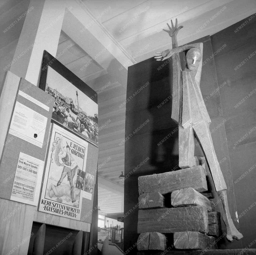 Kultúra - A Budapesti Történeti Múzeum magyar vonatkozású auschwitzi emlékkiállítása
