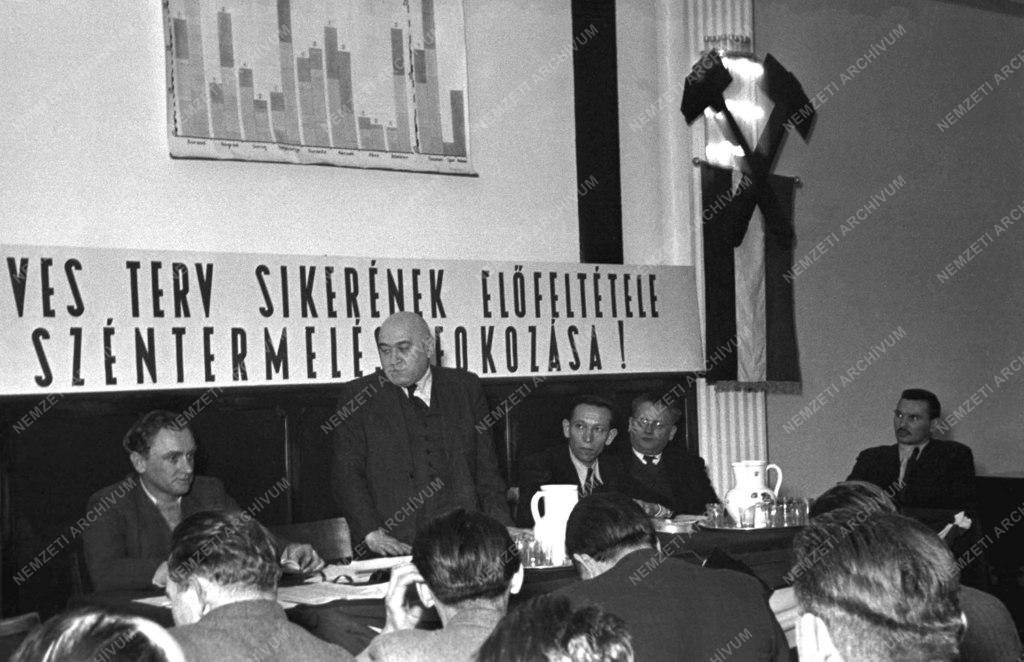 Munka - Konferencia - Bányászok konferenciája