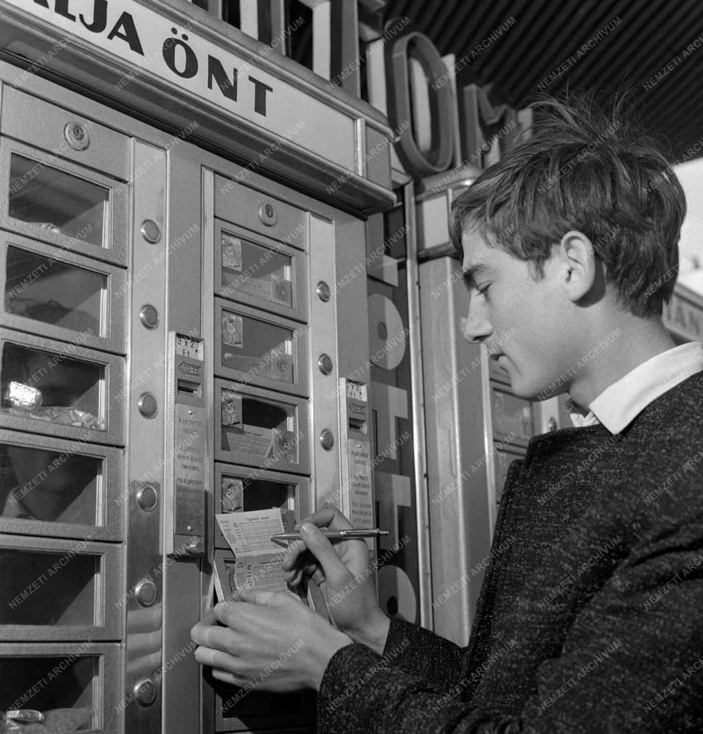 Szerencsejáték - Kereskedelem - Lottó - és Totószelvényt árusító automaták 