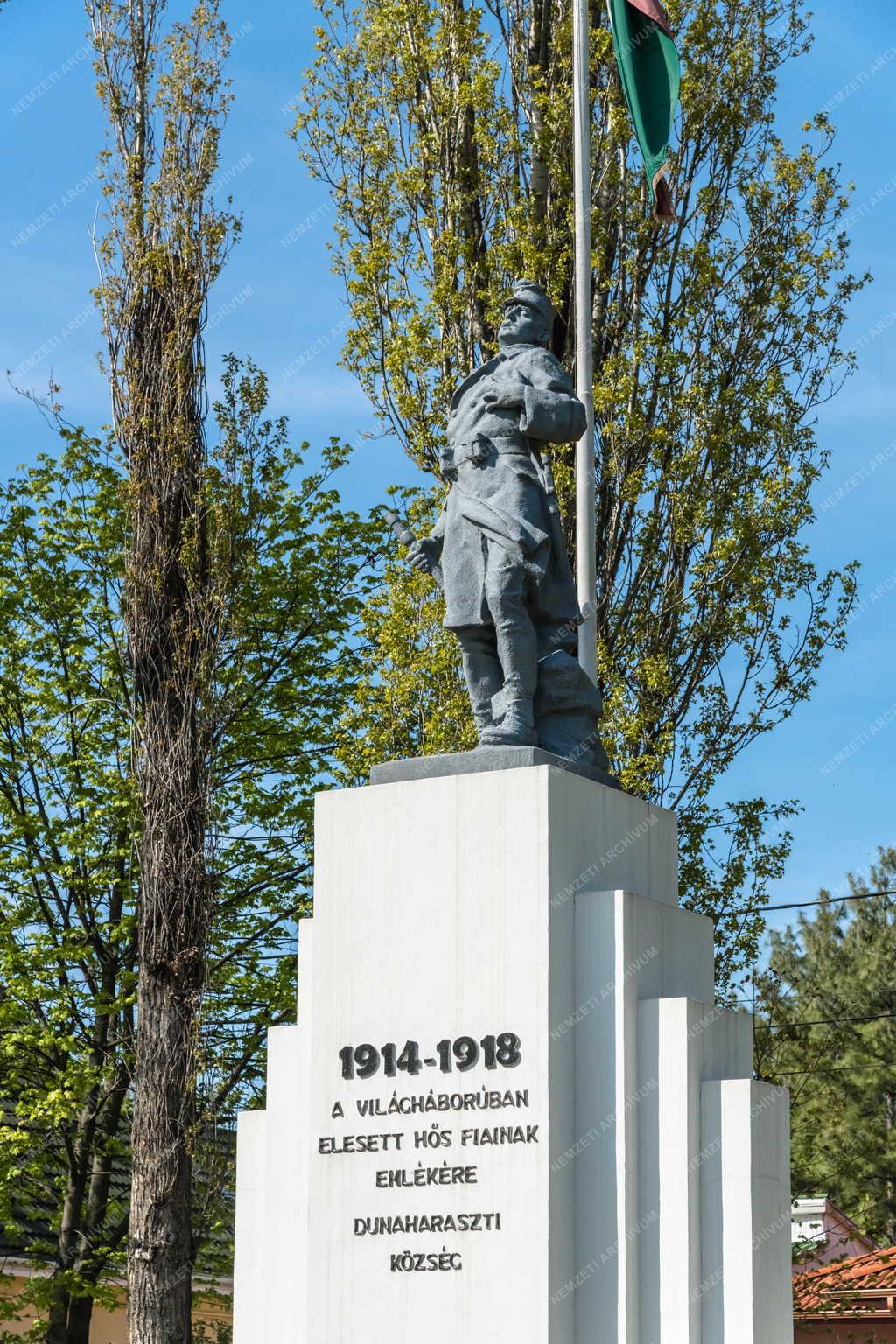 Városkép - Hősi emlékmű Dunaharasztiban