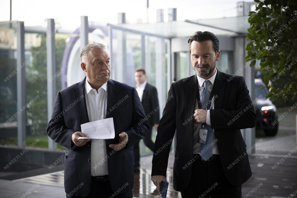 Miniszterelnöki interjú a Kossuth rádióban