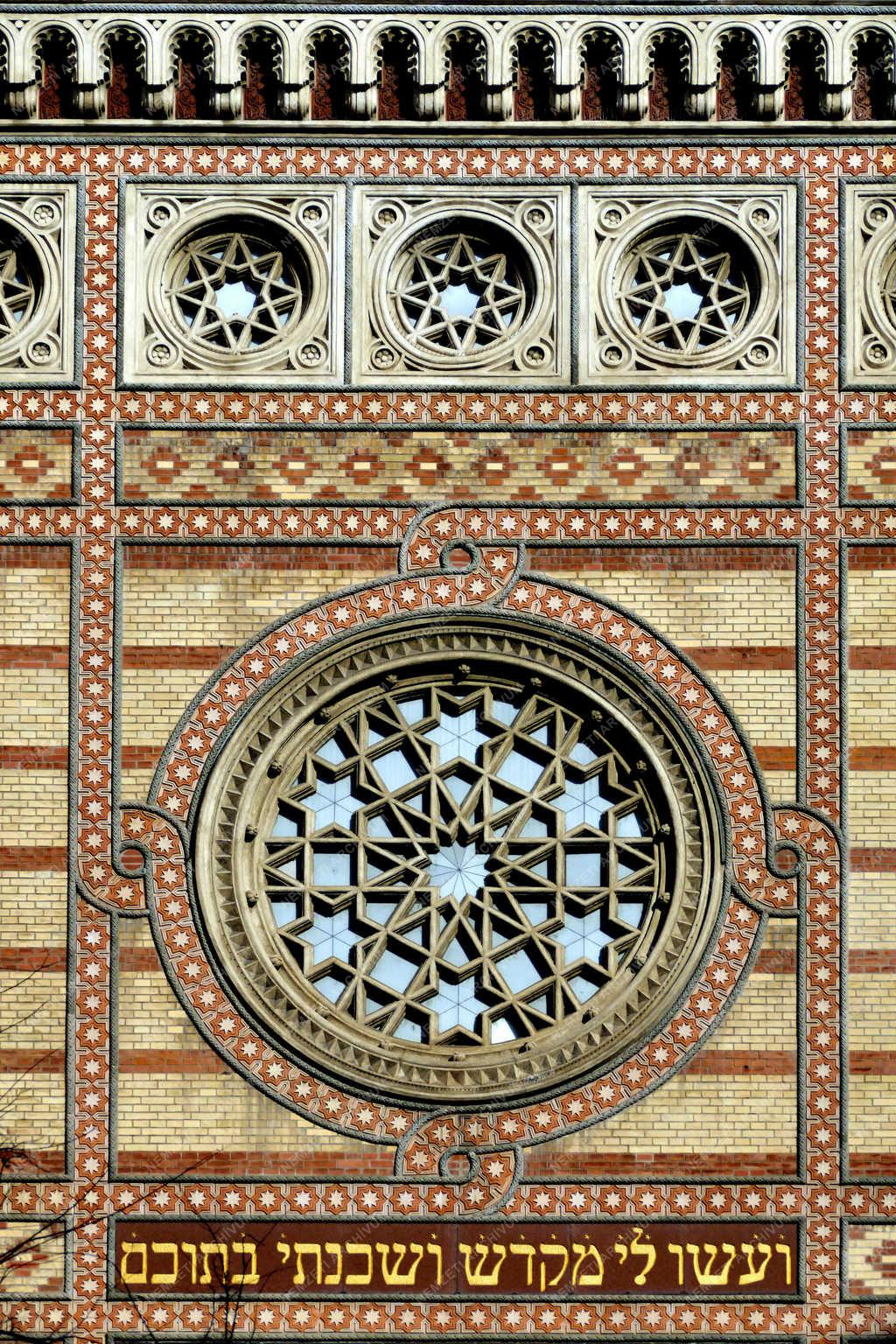 Egyházi épület - Budapest - A nagy zsinagóga homlokzata