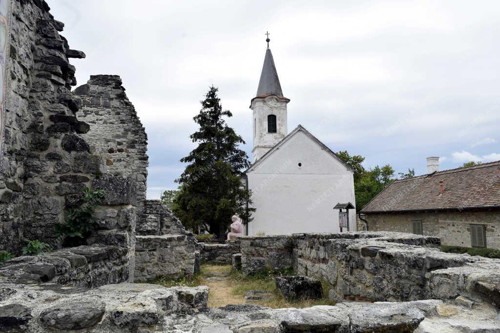 Település - Dörgicse - Szent Péter templomrom