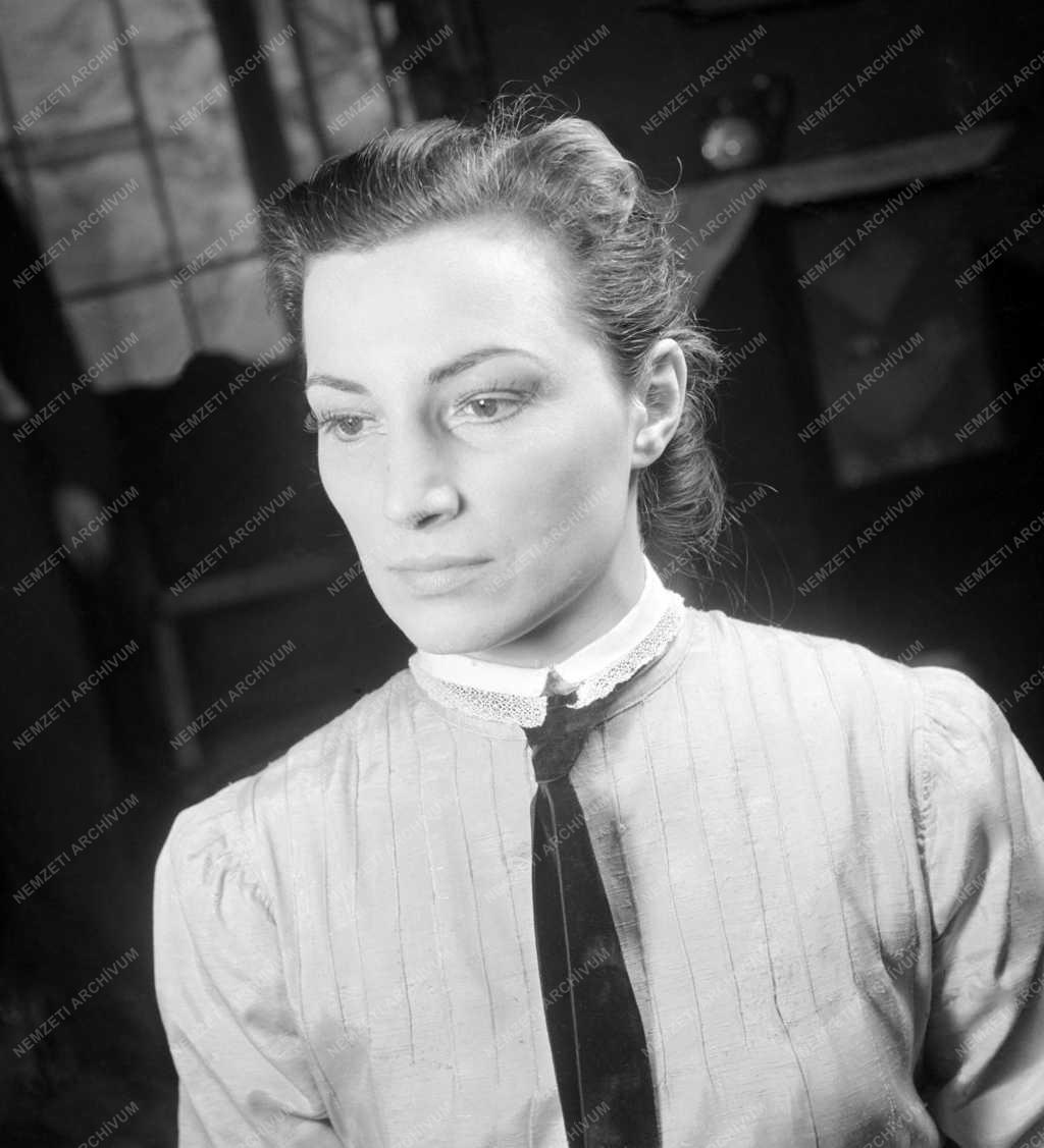 Barta: Szerelmesek. A Színház- és Filmművészeti Főiskola növendékeinek vizsgaelőadása