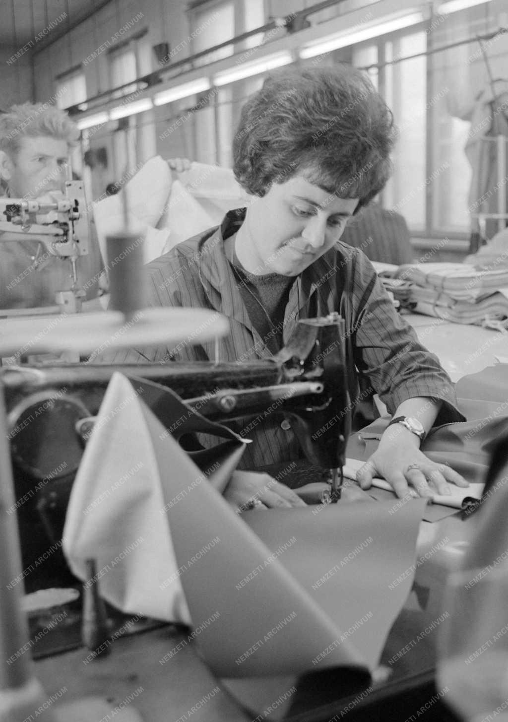 Ipar - Textilipar - Május 1. Ruhagyár