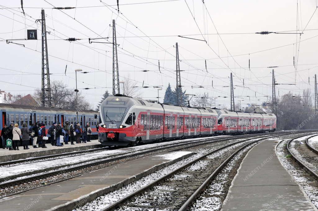 Közlekedés - Vác - Bombardier gyártmányú motorvonat