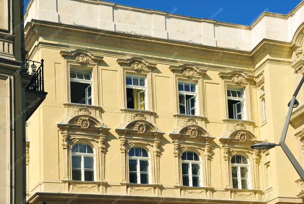 Oktatási létesítmény  - Budapest - Az ELTE épülete