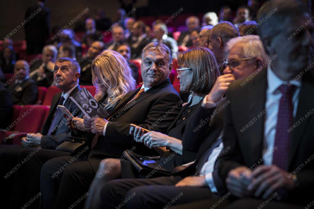 Orbán Viktor a bársonyos forradalom 30. évfordulója alkalmából rendezett ünnepi koncerten Pozsonyban 