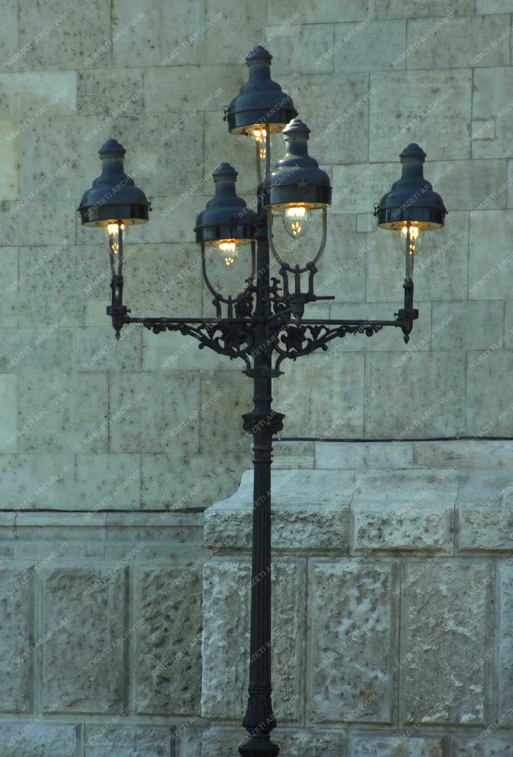 Táj, város - Budapest - Köztéri gázlámpa