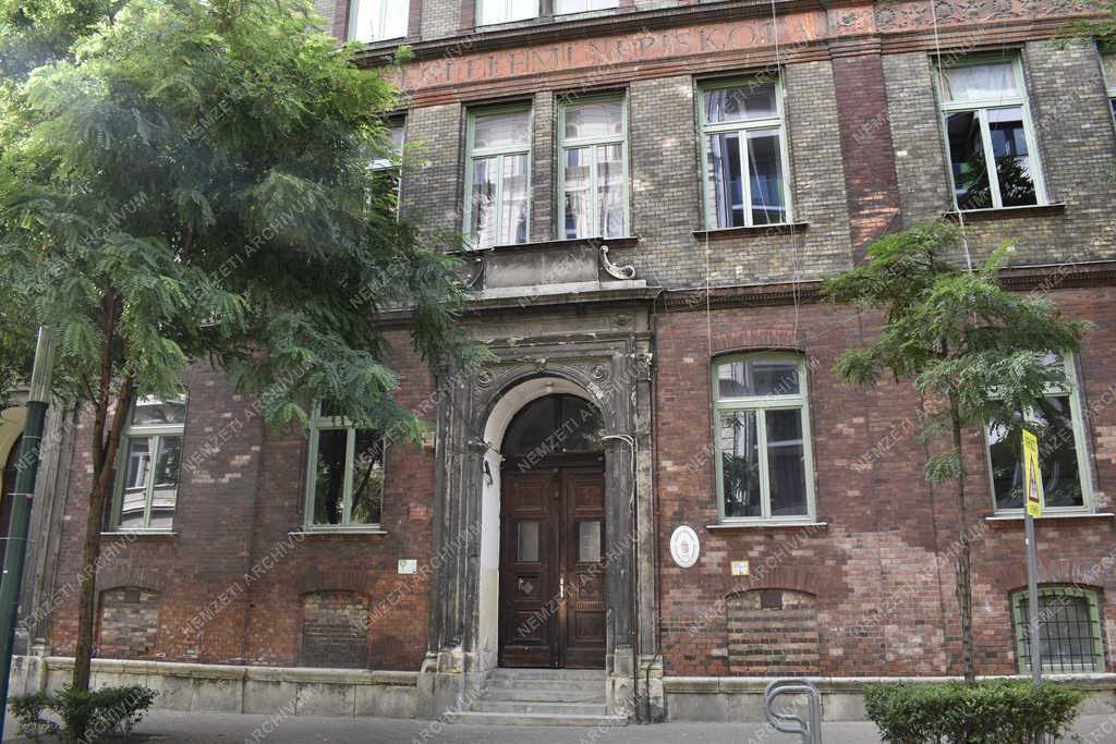 Közoktatás - Budapest - Lakatos Menyhért Általános Iskola és Gimnázium